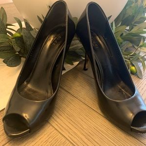 Gucci black leather high heels with logo